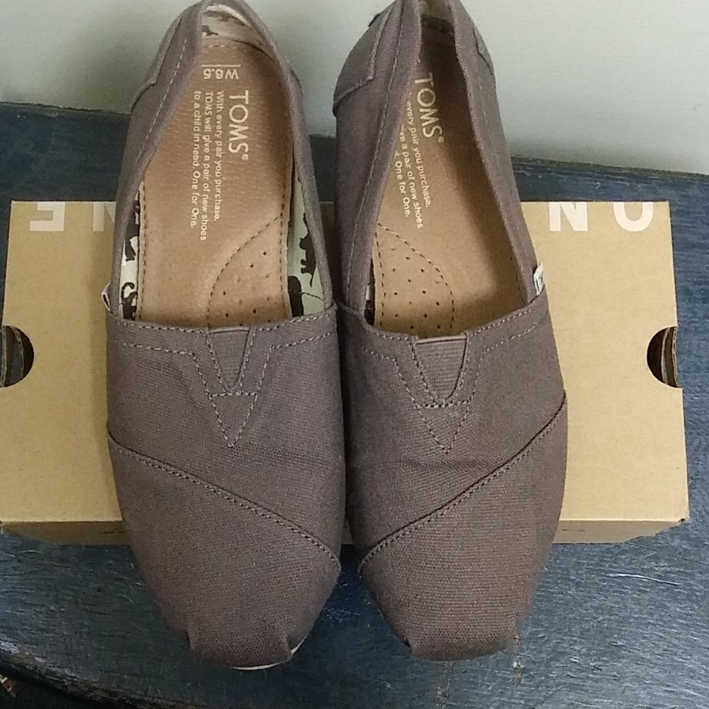 Tom's shoes